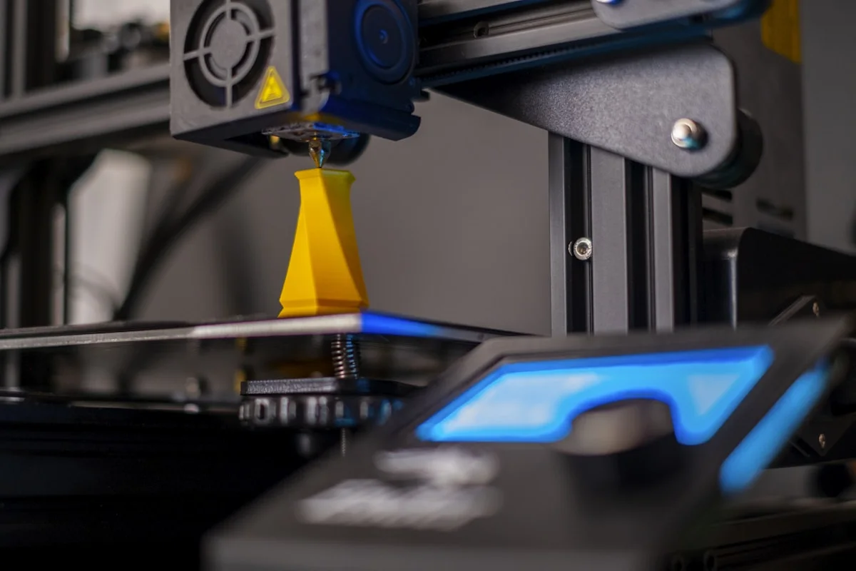 Industrial 3D printer producing a precision component